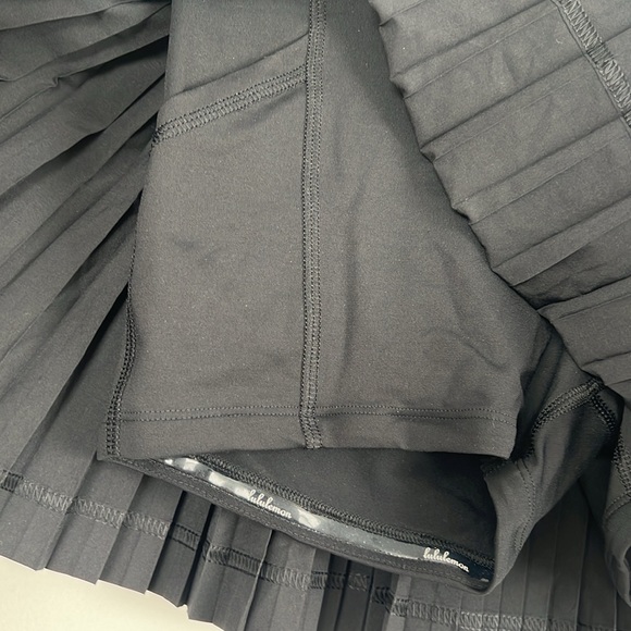 Lululemon pleated skirt - Picture 7 of 9